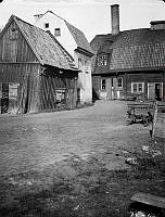 Gårdssidan av Barnängs Tvärgränd 8. Husen låg vid södra delen av nuv. Barnängsgatan, kv. Melonen.