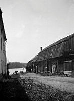 Gatan västerut vid Barnängs Tvärgränd 5. Nuv. Gaveliusgatan 5 (från 1926) och kv. Faggens Krog.
