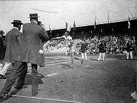 Olympiska spelen i Stockholm 1912. Erik Lemmings rekordkast i spjut på Stockholms Stadion.