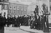 Bondetåget 1914. Kvinnornas standar överlämnas till Bondetåget.
