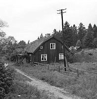 Järvafältet, Mellangårdens mangårdsbyggnad, i Akalla by.