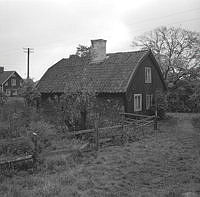 Järvafältet, Akalla by. Mellangårdens mangårdsbyggnad från 1770-talet.