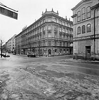 Swedenborgsgatan sedd norrut. I mitten hörnhuset Swedenborgsgatan 13, Högbergsgatan 58.