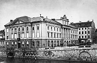 Arvfurstens palats vid Gustav Adolfs Torg. I förgrunden Norrström.