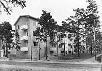 Exteriör av nybyggt flerbostadshus i Åkeslund. Stopvägen 56 - 60.
