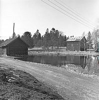 Akalla by, Storgården, damm norr om huvudbyggnaden.