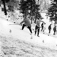 Preparering av skidbacke i Hemskogen, Enskedefältet.