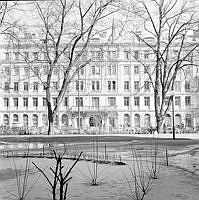 Bonnierhuset, Sveavägen 54, 56, 58, från Adolf Fredriks kyrkogård.