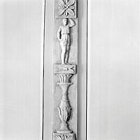 Reliefdekor på vägg i entré, Sankt Eriksgatan 85.