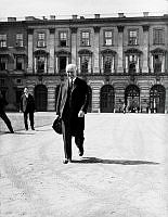 Yttre borggården, Kungliga slottet. Per Albin Hansson avgår som statsminister den 15 juni 1936. Han återkom efter valet i september samma år.