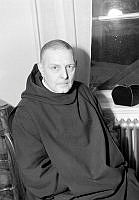 Porträtt på Abbot don Gregory Dix på Ersta diakonissanstalt.