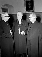 Bibelsällskapet i Storkyrkan. På bilden ser vi Pastor Primarius Olle Nystedt, Biskop John Cullberg och Biskop T.H. Arvidson.