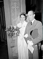 Bröllop i Adolf Fredriks kyrka, Kaj Tesch och Sonja Thorstenson.