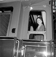 Kronprinsessan Louise på tåg mot London.