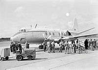 Ett brittiskt turbinmotordrivet flygplan, en Vickers Viscount,  på Bromma flygplats.