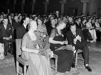 Prinsessan Sibylla, Eleanor Roosevelt och prins Bertil i Blå Hallen, Stadshuset.