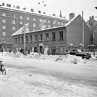 Folkungagatan 94. Ett hus rivs, i korsningen Folkungagatan och Nytorgsgatan.