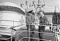 Frihamnen. Kapten J. G. Westerberg och direktör Anders Smith jr ombord på fartyget M/S Monica Smith. Fartyget ska ut på sin jungfrufärd (tillhör Swedish Chicago line).