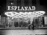 Karlavägen 54. Stockholms nya biograf Esplanad. Biografen är ritad av arkitekten Ernst Grönwall.