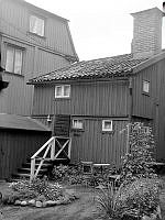 Östra Varvsgatan 1, kv. Bergsklippan. Djurgårdens hembygdsförenings hus från gården.