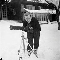 Porträtt av fotograf Pål-Nils Nilsson. (Nilsson fick Svenska Dagbladets fotografiska belöning för år 1955, på 1000 kr).