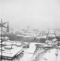 Utsikt från Stadshusets torn i riktning mot Tegelbacken, Vasagatan. Vinterbild.