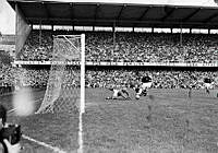 Råsundastadion. Fotbollsmatch, AIK möter MFF.