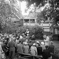 Bergsgränd. Djurgårdens hembygdsförenings Bellmansfest på den gamla krogen Neptuns gård i Djurgårdsstaden.