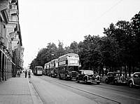 Kungsträdgårdsgatan söderut. Dubbeldäckade Londonbussar på besök.