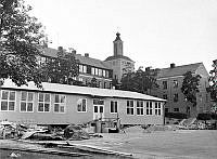 Alviks folkskola. Provisorisk skolpaviljong på skolgården.