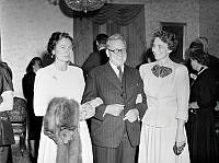 Svensk- engelsk ministermiddag på Foresta. Kitty Zetterberg, Herbert Morison och Aina Erlander.