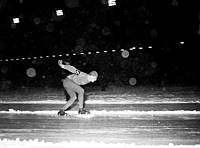 Sigvard Ericsson åker 1500 meter skridsko.