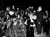 Riddarhustorget 10, Riddarhuset. Stockholms Akademiska Orkesterförening framträder. Kerstin Torlind sjunger och Oskar Lindberg är dirigent.