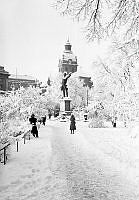 Karl XII:s Torg en vinterdag. Vy mot Jakobs kyrka.