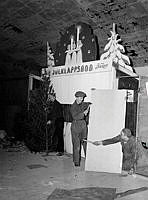 Odenplan. Julmässa vid Odenplans tunnelbanestation. (Odenplans tunnelbanestation öppnades 26 oktober 1952).