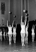 Hötorget 8, Konserthuset. Gymnastikgrupp har uppvisning under estnisk fest.