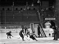 Stockholm Stadion. Bandymatch mellan Sundbyberg och Forsbacka.