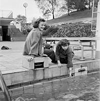 Vanadisbadet. Första dagen badet slog upp sina portar för säsongen, en kylig dag.