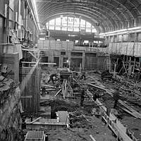 Centralstationen. Byggnadsarbete pågår i  Centralstationens stora hall.