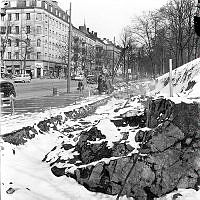 Odengatan 98. Gatumiljö i Vasastaden. T h del av Vasaparken.