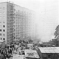 Filipstadsbacken. En brand utbröt i tre arbetsbaracker i det nya bostadsområdet i Farsta.