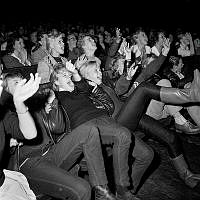 Biblioteksgatan 26, Biograf Anglais. Publik i extas under Tommy Steeles konsert.