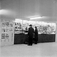 Kiosk. (Troligtvis i tunnelbanan vid T-centralen, uppgång mot Segels Torg).