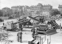 Medborgarplatsens västra del mot norr. I bakgrunden Södra Latin(läroverket). Utställning av vägmaskiner på torget.