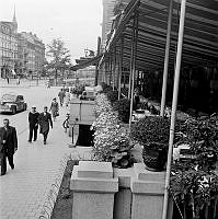 Centralstationen/Centralplan. Restaurang/uteservering. Vy mot Vasagatan söderut.