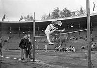 Stadion. Skolungdomens friidrottstävlingar. Höjdhopp.