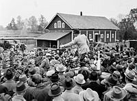 Auktion på Hässelby Gård. Auktionsutropare Olof Carlström.