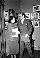 Operasångerskan Birgit Nilsson och operasångaren Bernhard Sönnerstedt repeterar på Stockholms Konserthus.