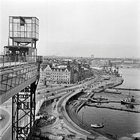 Utsikt mot Skeppsbron, Slussplan, Franska Bukten. I förgrunden Katarinahissen.