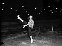 Stadion. Världsmästarinnan i konståkning 1952, Jacqueline du Bief.